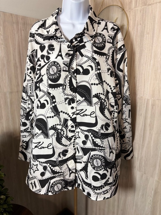 Karl Lagerfeld Tops - Karl Lagerfeld Black & White Graphic Button-Front Jacket